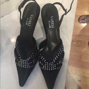 Kitten heel black shoes